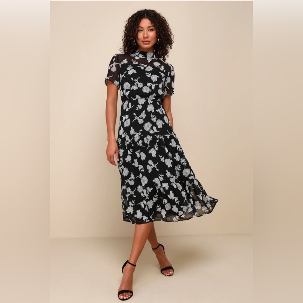 Lulu’s Dressed Up Black Floral Print Midi Dress
